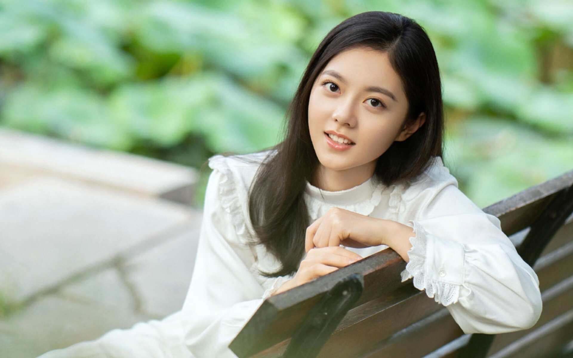 球场内外:比赛精彩、悬念和球迷支持完美结合,球场内讧